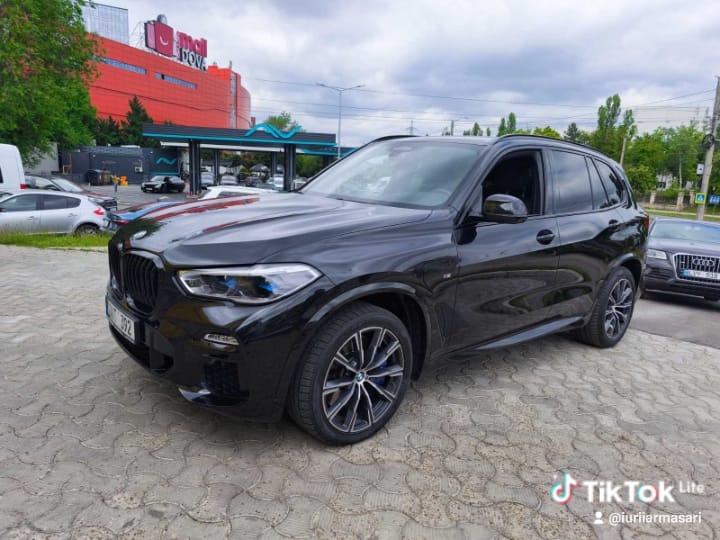 BMW X5 - front-three-quarter