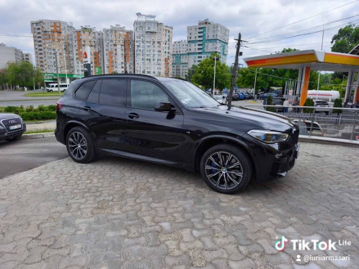 BMW X5 - front-three-quarter-2