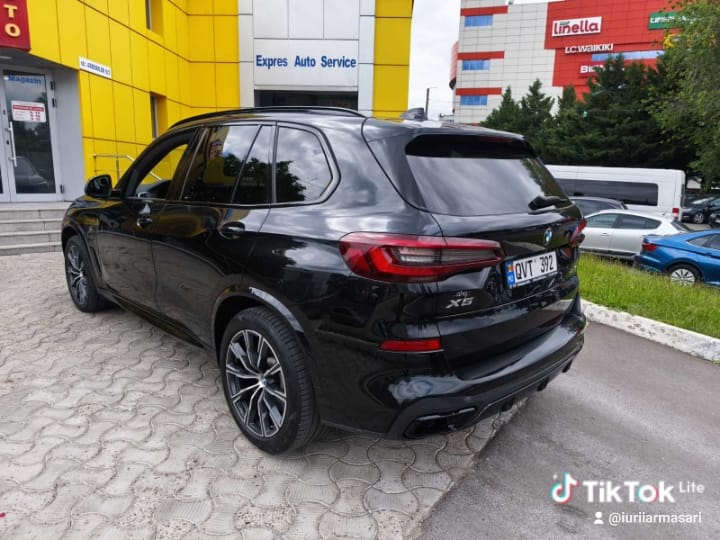 BMW X5 - rear-three-quarter