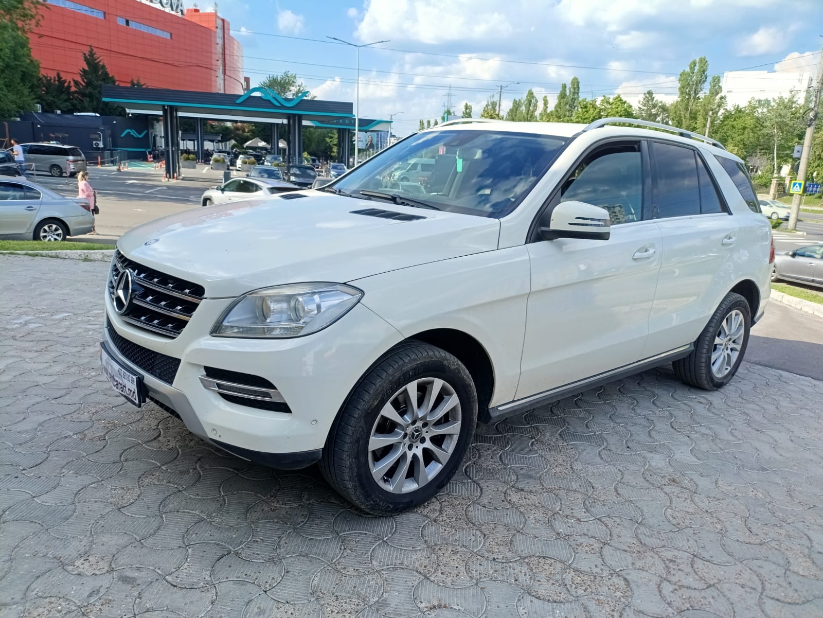 Mercedes-Benz ML 250 - front-three-quarter