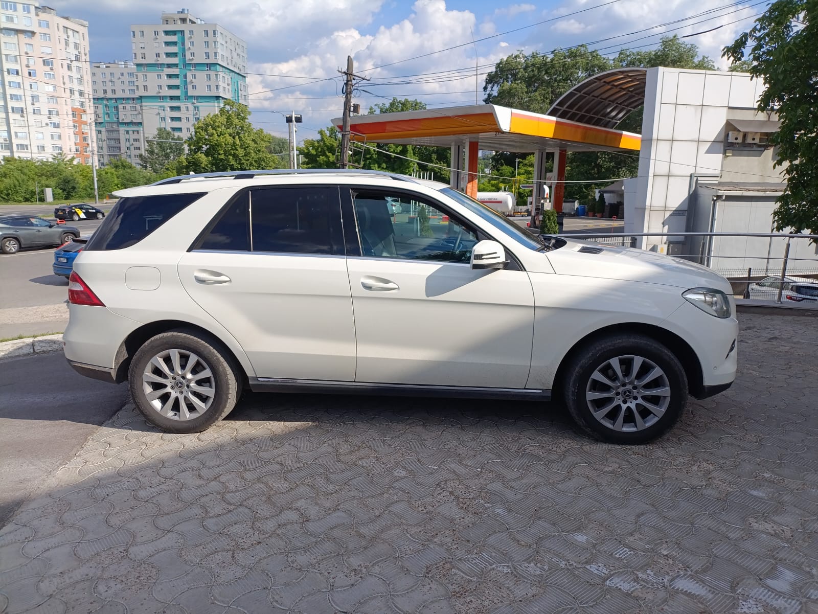 Mercedes-Benz ML 250 - side