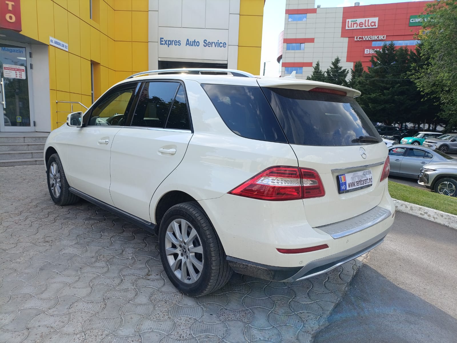 Mercedes-Benz ML 250 - rear-three-quarter-2