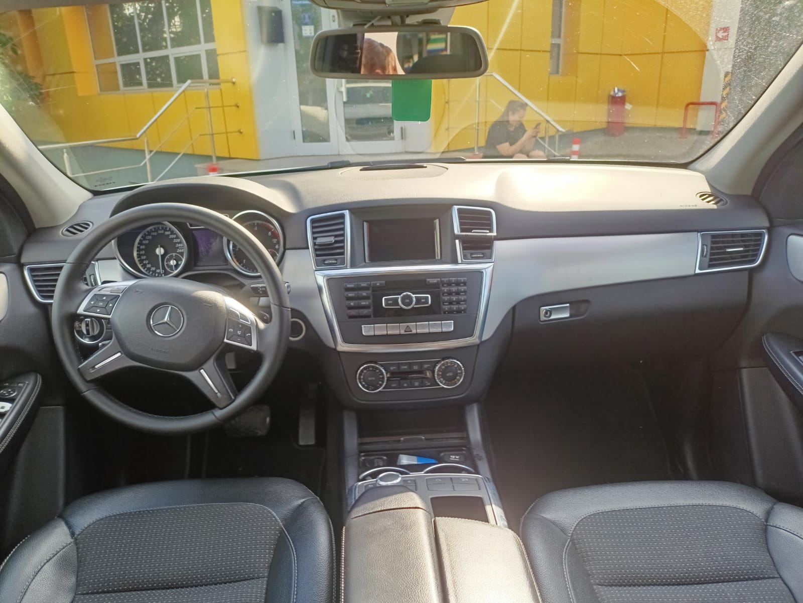 Mercedes-Benz ML 250 - interior