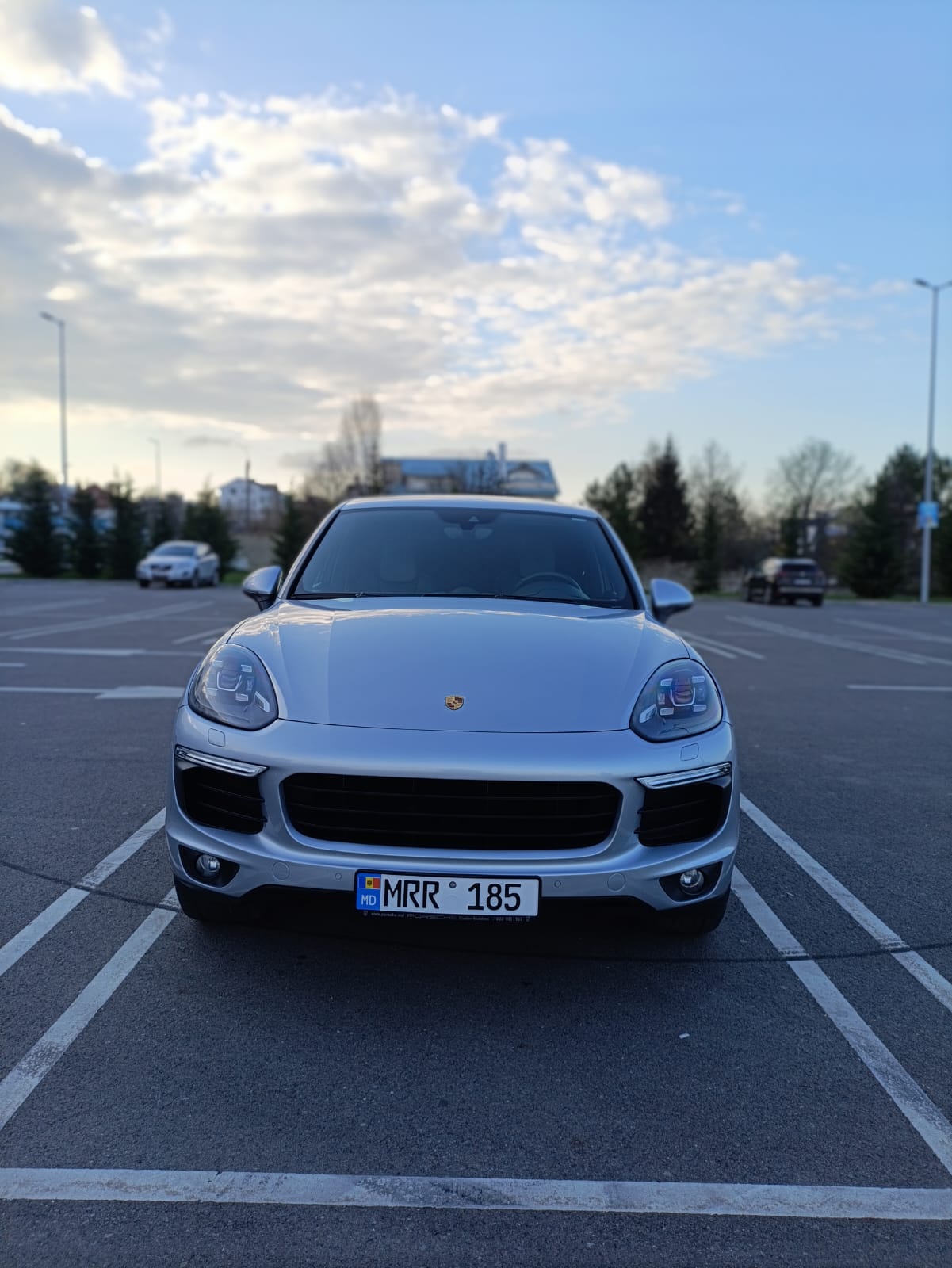 Porsche Cayenne - front