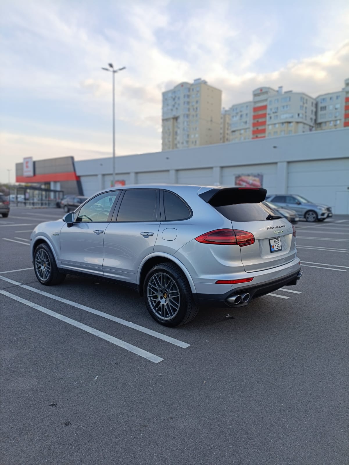 Porsche Cayenne - rear-three-quarter