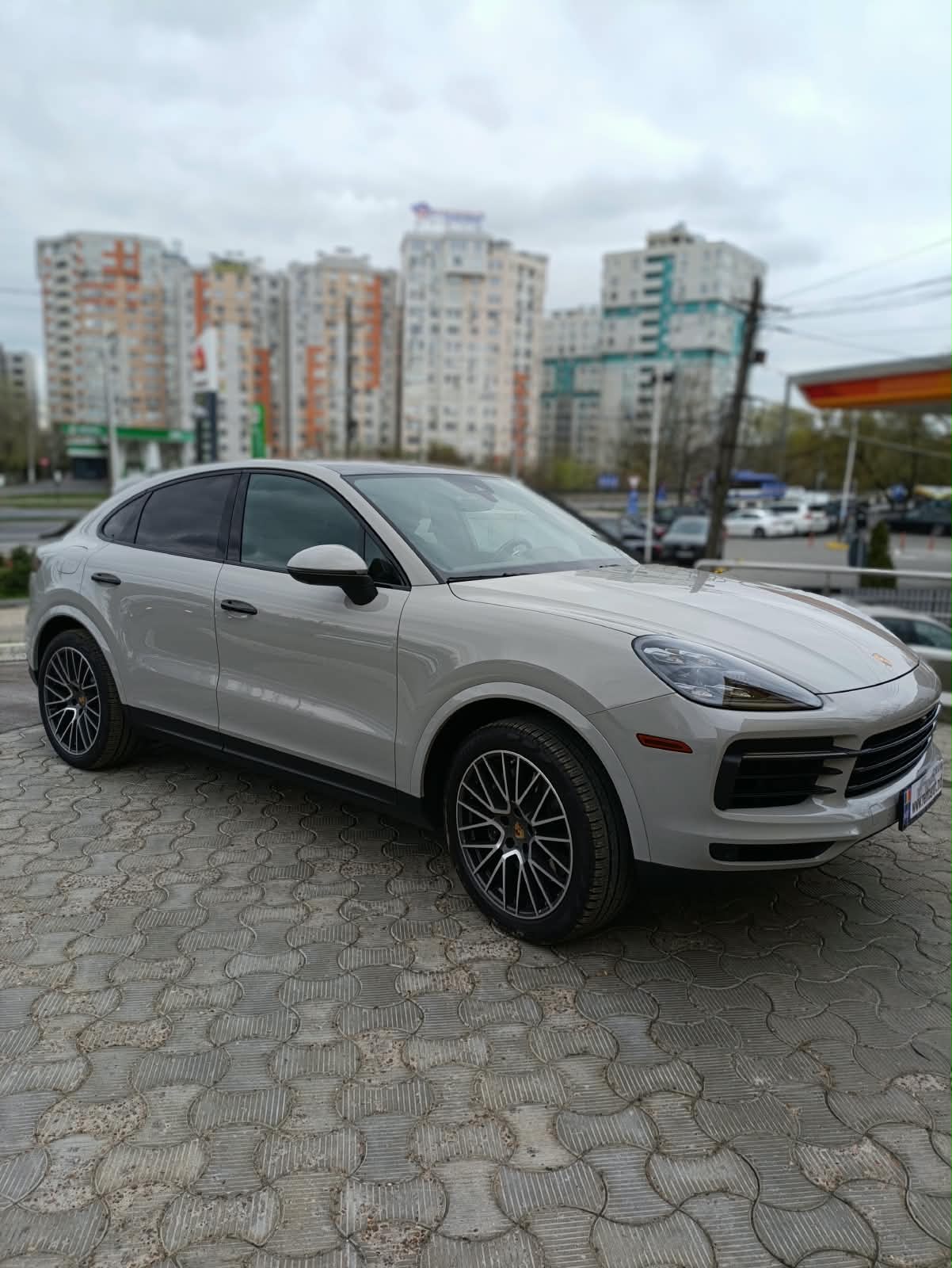 Porsche Cayenne Coupé - front-three-quarter