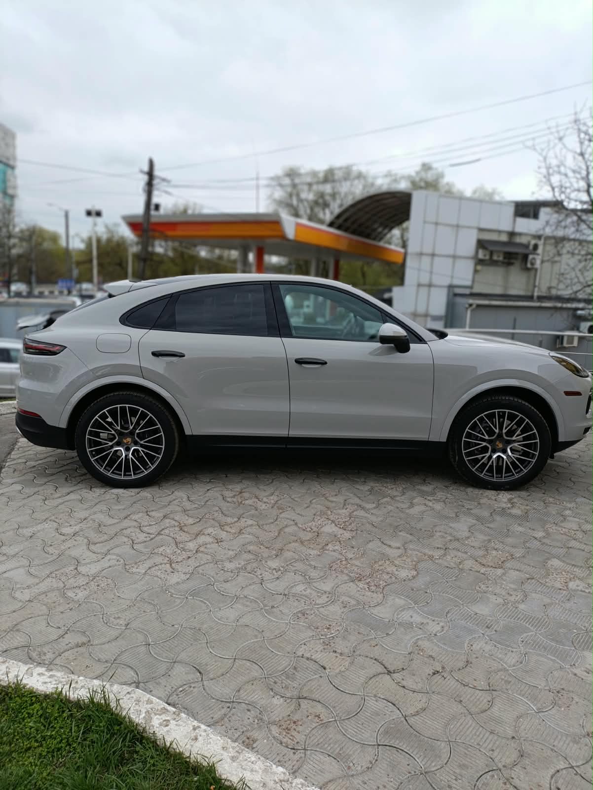 Porsche Cayenne Coupé - side-2