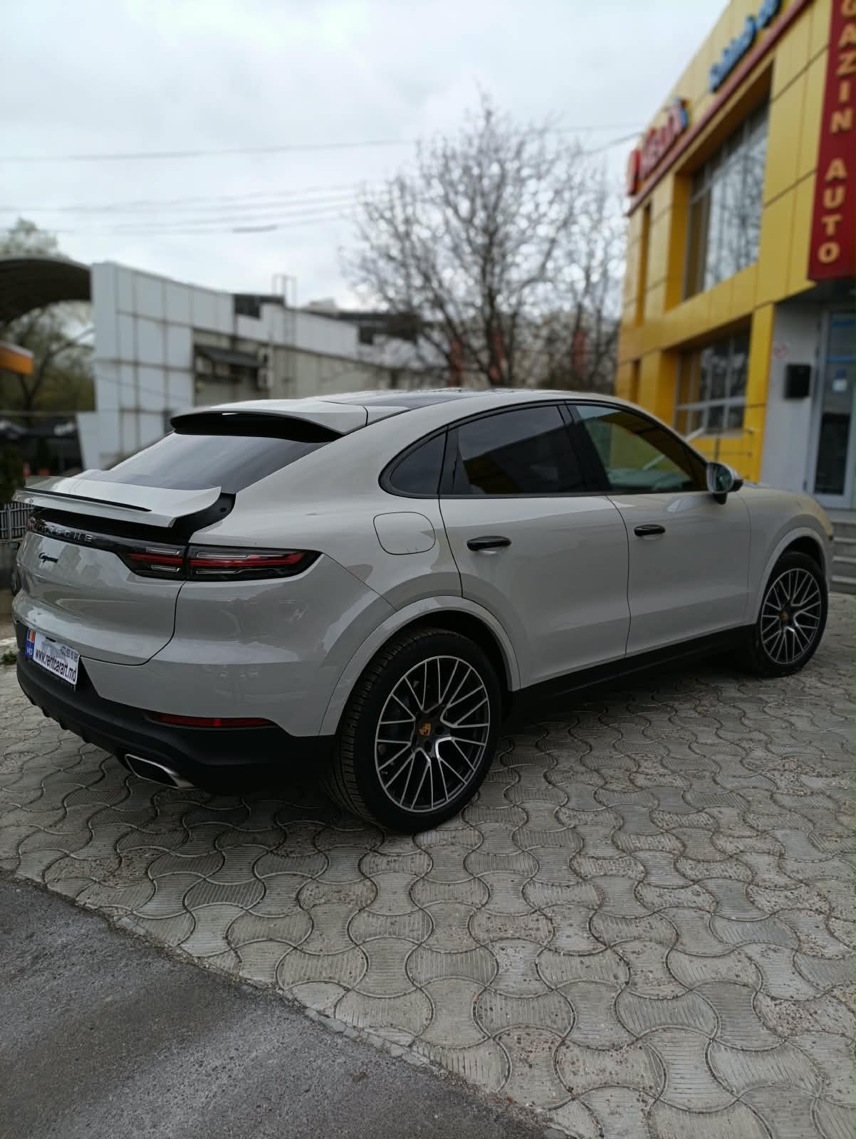 Porsche Cayenne Coupé - rear-three-quarter